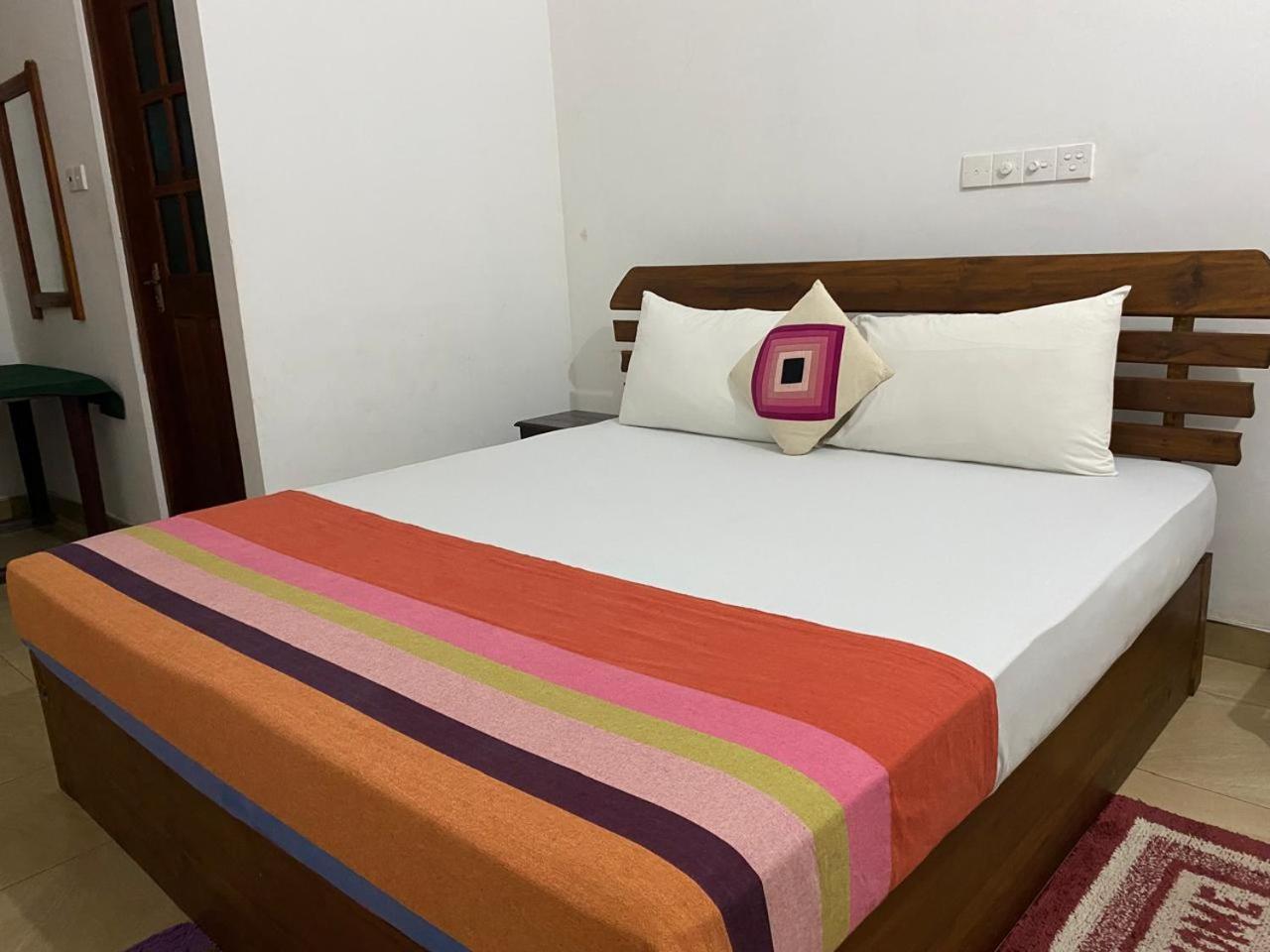 Why Not Palace Anuradhapura Exterior photo