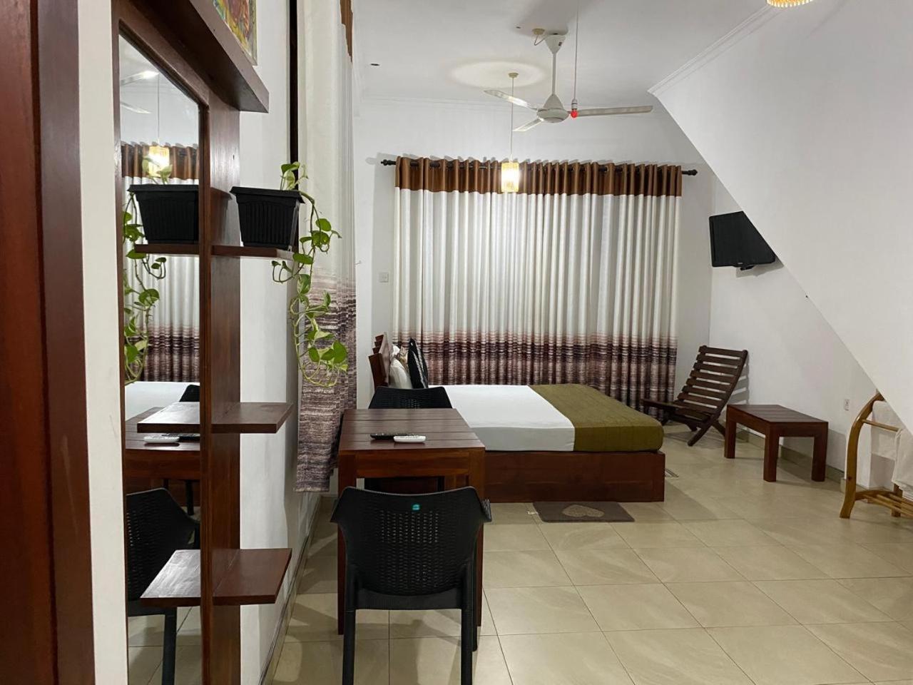 Why Not Palace Anuradhapura Exterior photo